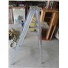 Image 2 : Aluminum Step Ladder 60''