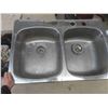 Image 2 : 2 Double Size Stainless Steel Sinks 31'' x 20 1/2'' (1) 8'' Deep (1) 6'' Deep