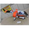 Image 2 : Nerf Gun N-Strike Double Barrel Rhino Fire with Stand 29'' Long
