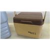 Image 2 : 2 Camping Coolers 