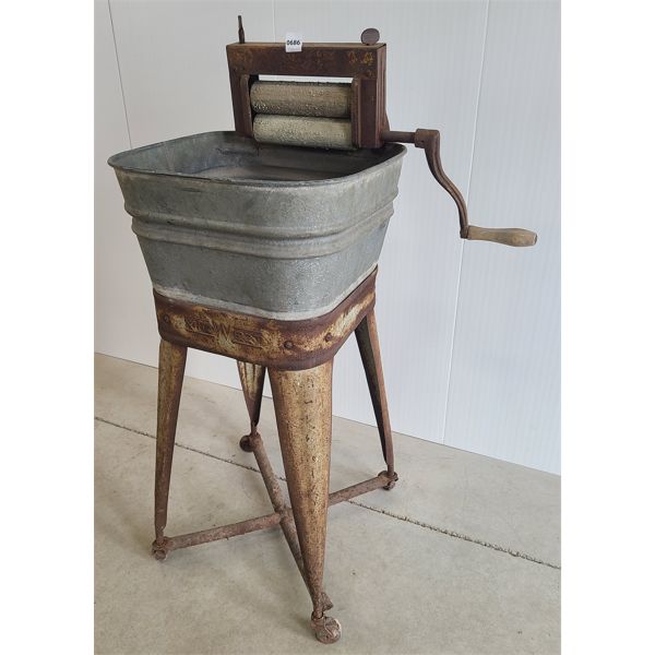 MIDWEST WRINGER WASHTUB ON CASTERS