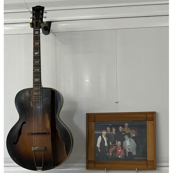 LOT OF 2 - VINTAGE GIBSON ACOUSTIC GUITAR & FRAMED STOMPIN' TOM PHOTOGRAPH