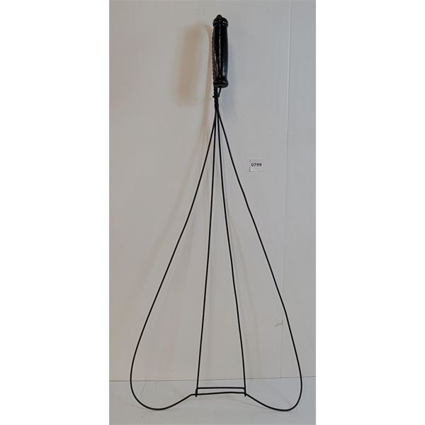 PRIMITIVE RUG BEATER
