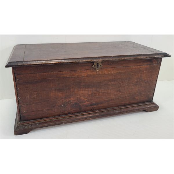 TABLE TOP OAK CHEST 