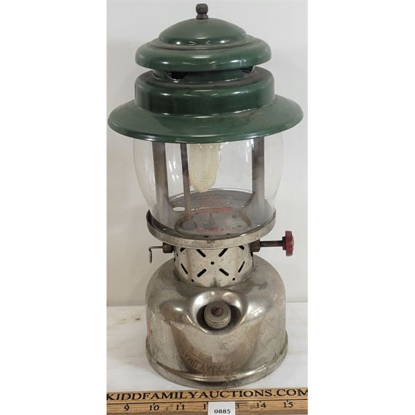 COLEMAN MODEL 200 LANTERN W/ BOX
