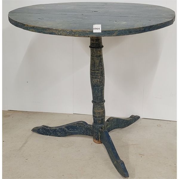 PEDESTAL TABLE W/ GOOSE NECK LEGS