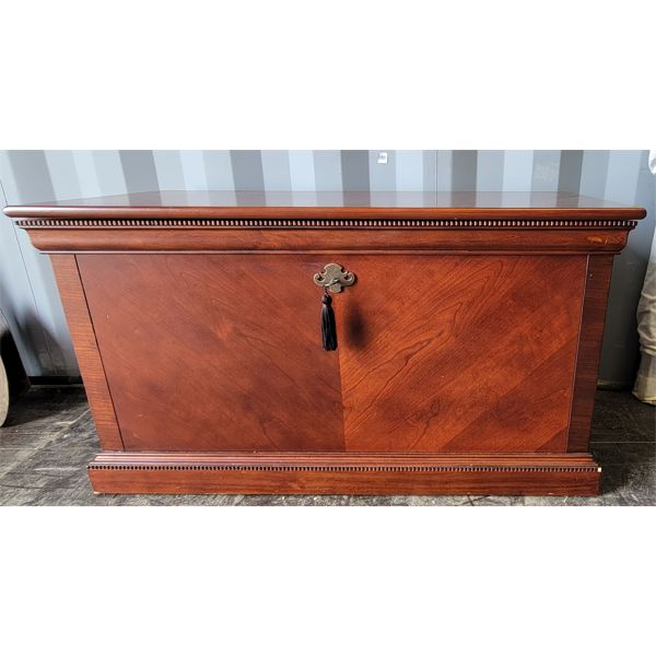 CEDAR BLANKET CHEST - SEE ALL PICS