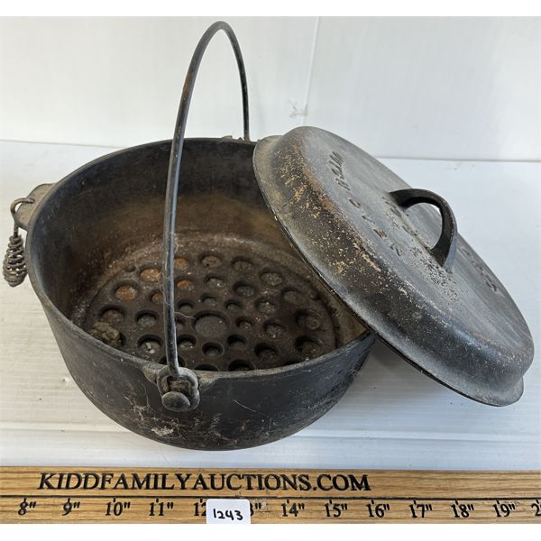 SMART'S CAST IRON DUTCH OVEN