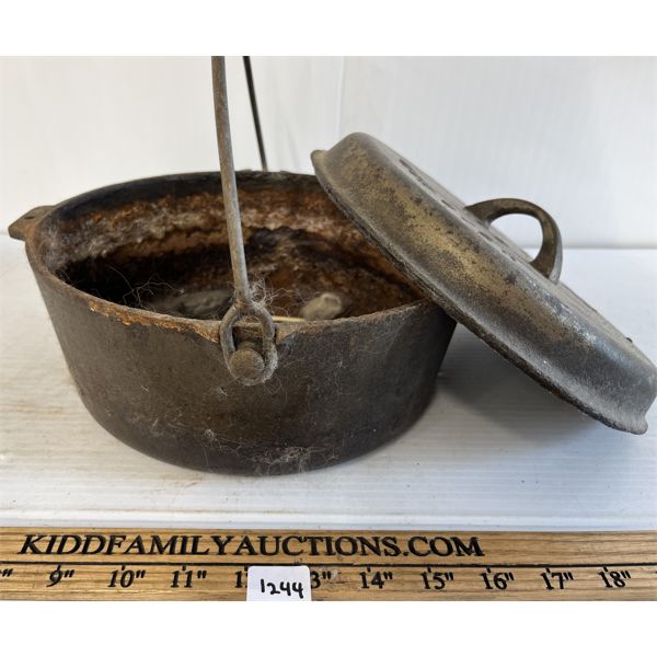 SMART'S CAST IRON DUTCH OVEN