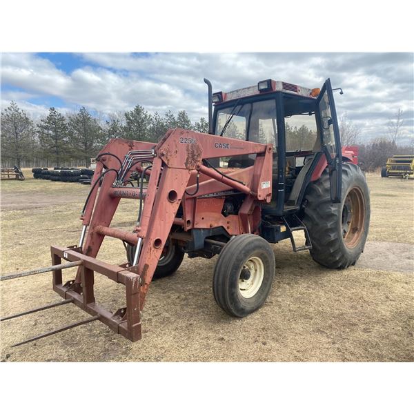 Case IH 885, 2 WD diesel tractor, CAB, showing 3587 hrs c/w 2255 loader c/w bucket & 3 prong bale fo