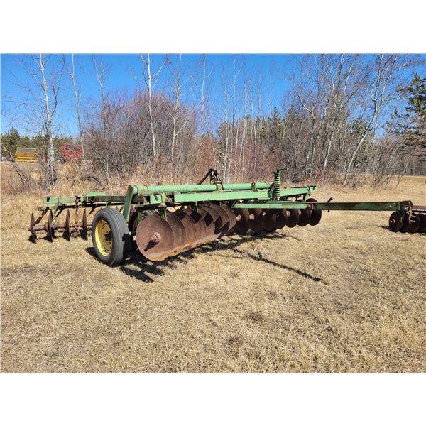 JD approx, 13 ft tandem disc, approx. 20" blades