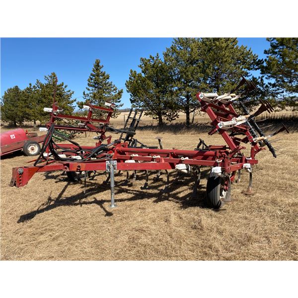 IH, approx. 21 1/2 ft cultivator c/w V.G. 3 bar tine harrows