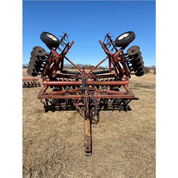 White Tandem disc, 20" c/w 18" feathering discs, ram, approx. 21 ft., SN. 31970