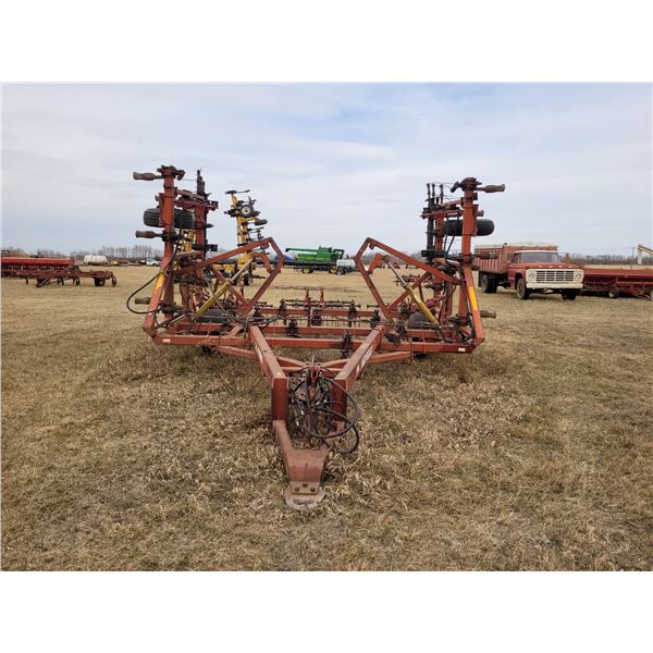 Morris CP-725 Deep tillage, Approx. 28 Ft C/W Morris tine harrows