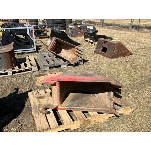(Lots 190 and 191 are group lots) Fits Cat 416 Cat backhoe. Approx 16" frost bucket.