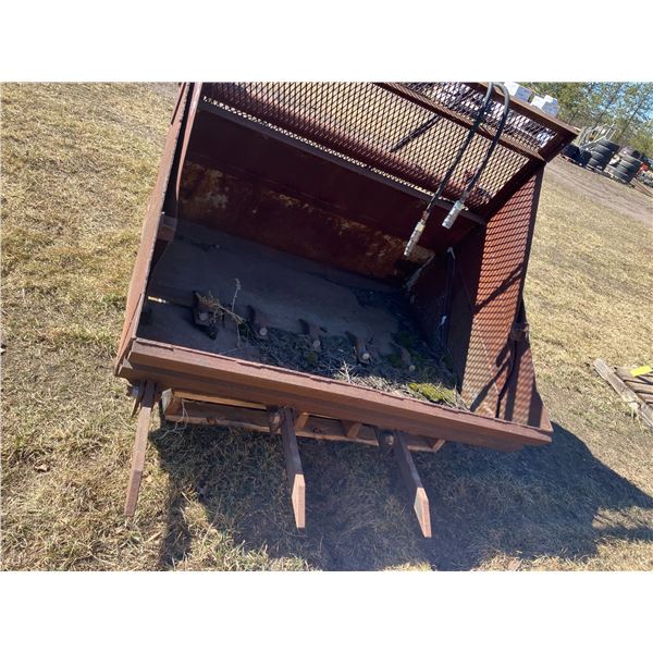 Skidsteer loader . Grapple bucket c/w forks.