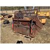 Image 9 : Skidsteer loader . Grapple bucket c/w forks.