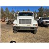 Image 16 : 1999 International 4700 DT 466E. Diesel 6 spd standard.  16 foot deck. 76" beavertails complete with