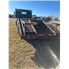 Image 5 : 1999 International 4700 DT 466E. Diesel 6 spd standard.  16 foot deck. 76" beavertails complete with