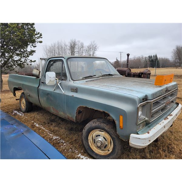 1978 GM 4x4 V8 standard, custom deluxe, unable to read speedo, Running, SN. CKL1481-194560. PH Ted (