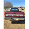 Image 5 : 1989 Chevy Silverado, V8 auto, showing 232,588 km, air & power windows, running, poor tires, SN. 2GC