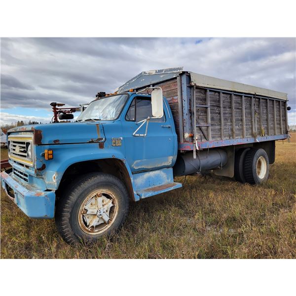 1975 Chevy C65 Grain truck. c/w16 ft box and hoist, V8 5 & 2 speed, Gr.Wt. 23,160, 11R22.5's tires, 