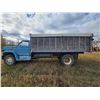 Image 7 : 1975 Chevy C65 Grain truck. c/w16 ft box and hoist, V8 5 & 2 speed, Gr.Wt. 23,160, 11R22.5's tires, 