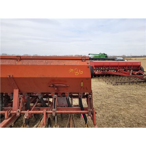IH 14 Ft Hoe drill, C/W grain & fertilizer, hyd. Ram and solid packers.