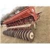 Image 4 : IH 14 Ft Hoe drill, C/W grain & fertilizer, hyd. Ram and solid packers.