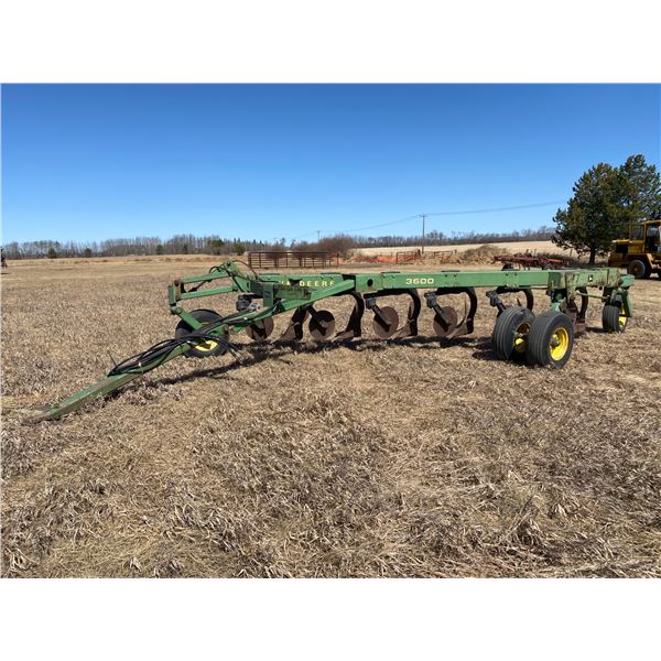 J.D. 3600 6 bottom plow C/W all coulters auto trip, nice condition