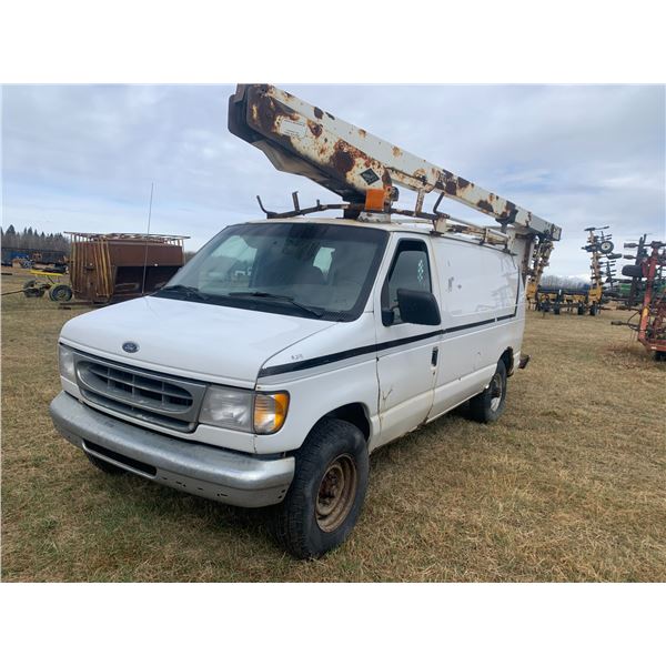 2000 Ford 3/4 ton Auto Van V10, c/w Versalift man pan, 281,459 km, running order, smokes very bad, h