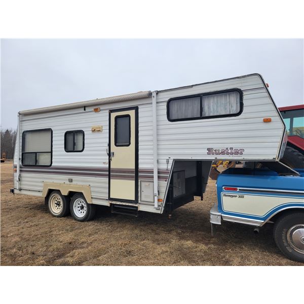1992 21 ft Rustler by Travelaire 5th wheel holiday trailer, shedded, awning c/w contents, ready to g