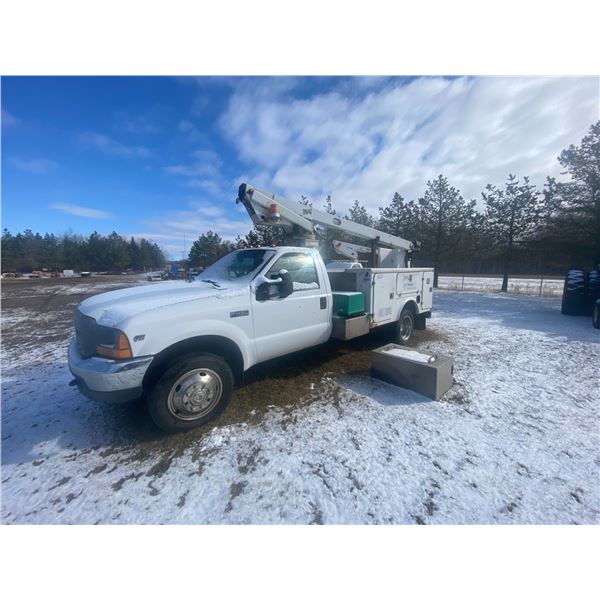 2000 Ford F450 2x4, showing 206,213 mi, V10 auto, 15,000 lb GVW c/w working Telsta hyd. Man basket,