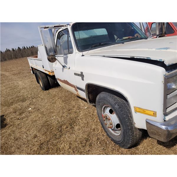 1988 Chev 30 Custom Delux V8 9'x7' Steel deck, has keys, turns over and fires and has a dent on the 
