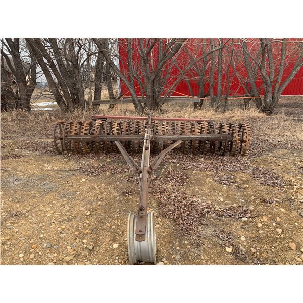 (Selling Off-site location in Waskatenau, PH (780) 576-2287) Crowfoot packers, 11 ft