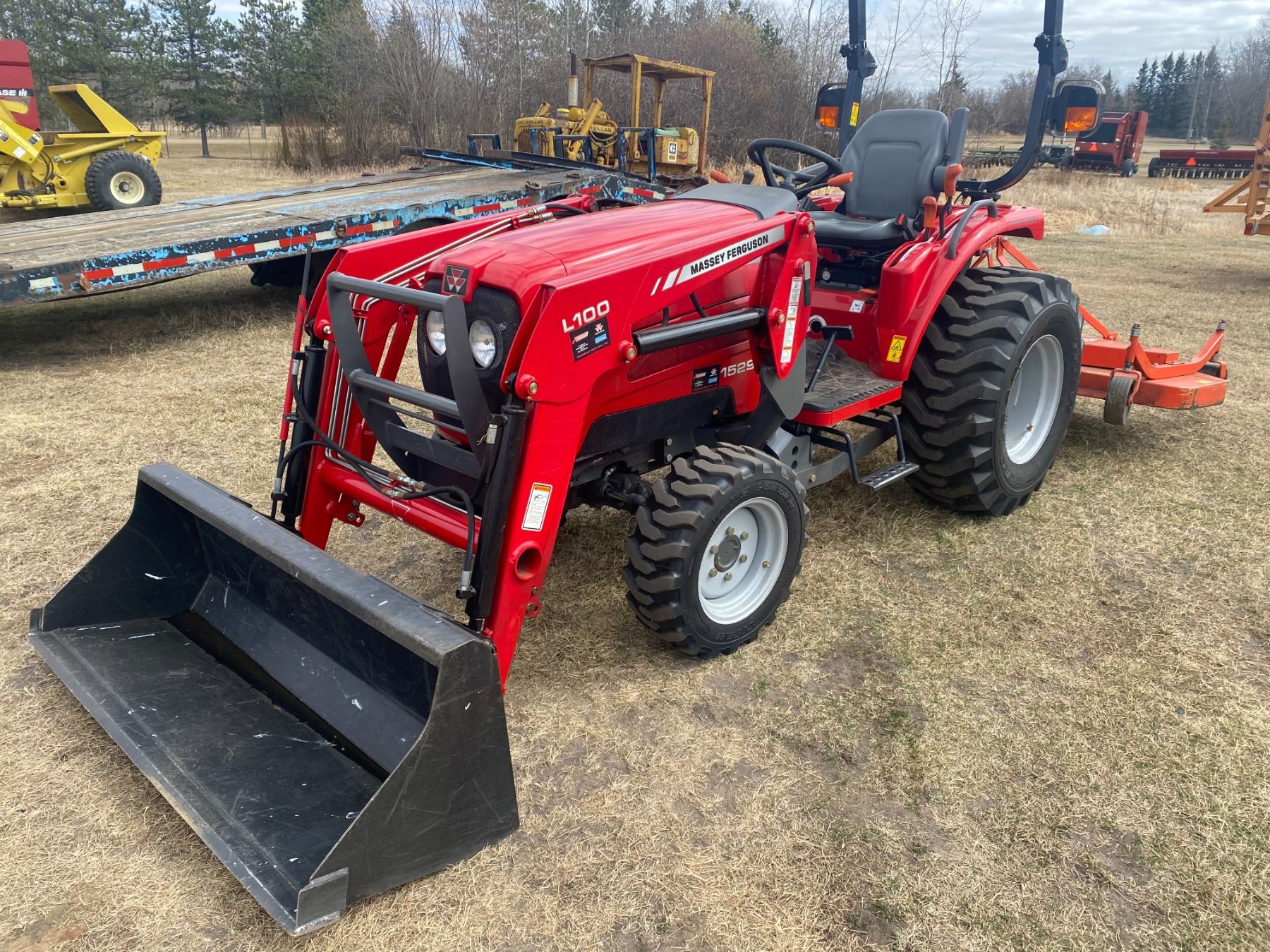 (Lots 477 & 478 are a Group Lot) MF 1529 synchro shuttle, 4x4 compact ...