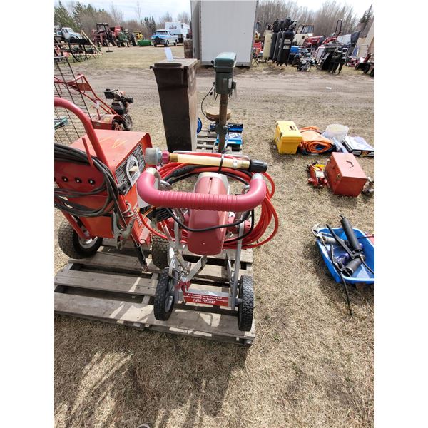 Titan XT 330 sprayer ( works)