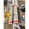 Image 1 : 12 boxes of 4' fluorescent lights ( new)