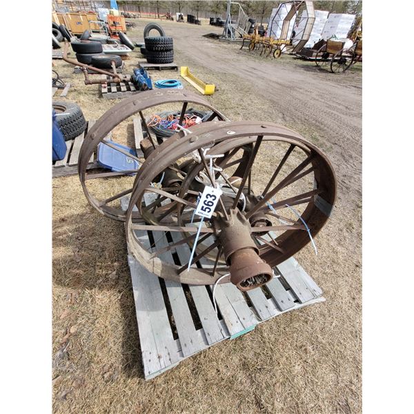 4 steel wheels. 34" & 28"