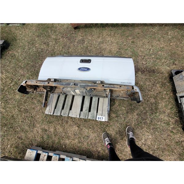 Ford tailgate & bumber
