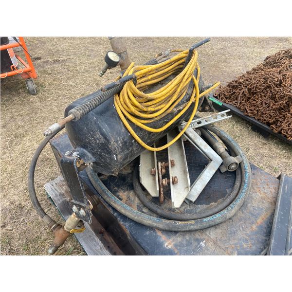 Hyd tank c/w brackets, Located in N.Side field