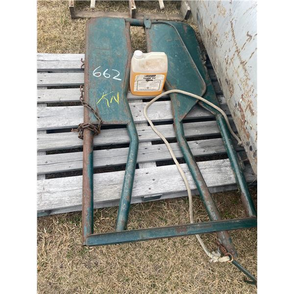 Head squeeze & jug of Cygon, Located in N.Side field