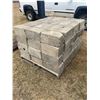 Image 1 : 2 pallets of solid blocks (used)