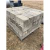 Image 3 : 2 pallets of solid blocks (used)