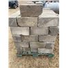 Image 4 : 2 pallets of solid blocks (used)