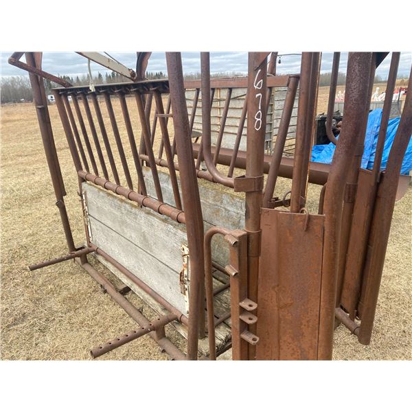 Cattle squeeze c/w head gate