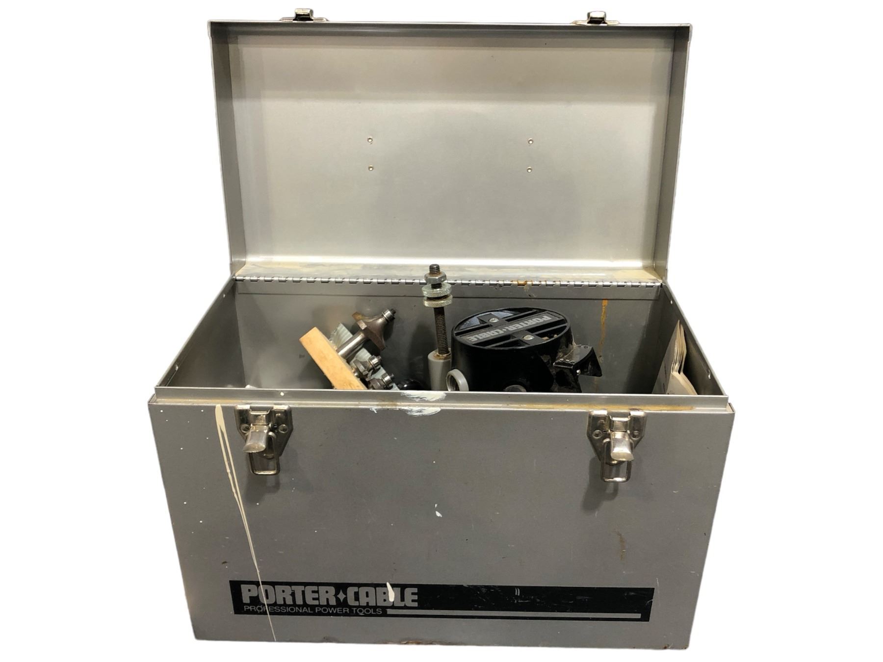 Porter cable router w/metal case