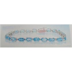 Blue Topaz Bracelet, 14 K yellow gold- blue topaz are oval, faceted, approx. 12.00 carats, transpare