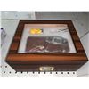 Image 2 : Royal Glass Top 100% Cedar Cigar Humidor with Precision Digital Hygrometer, Humidifier and Removable