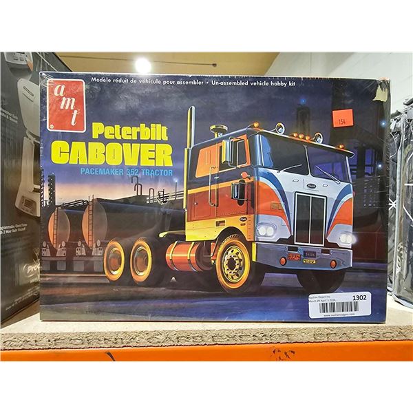 Vintage AMT 75906 Peterbilt 352 Pacemaker COE Tractor 1:25 Model Kit  **Still New in Celo-Wrap**